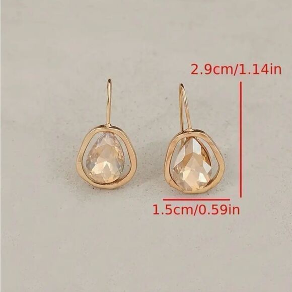 🌻 Betsey Johnson sparkling rhinestone dangle earrings stunning 🌻 - Picture 5 of 6